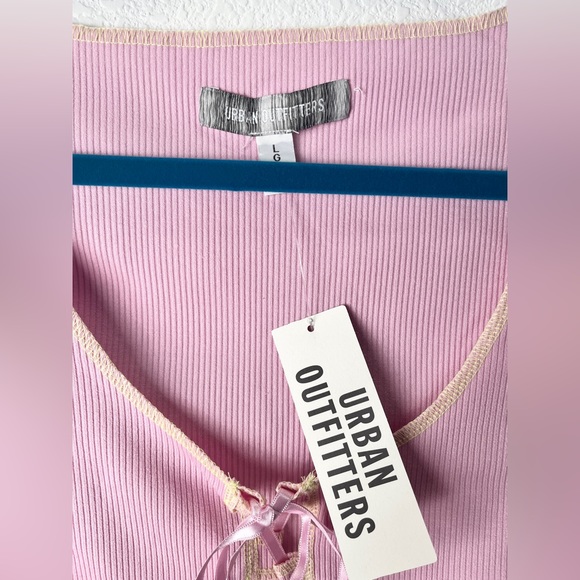 NWT Urban Outfitters Women's Pink crop top w/ yellow lace trim Sz avail: S,M,L - Picture 4 of 10